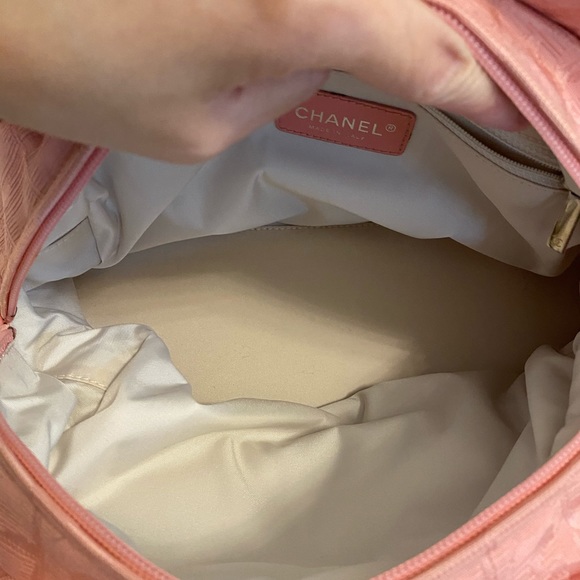 Authentic Chanel pink purse with cc logos - Picture 6 of 16